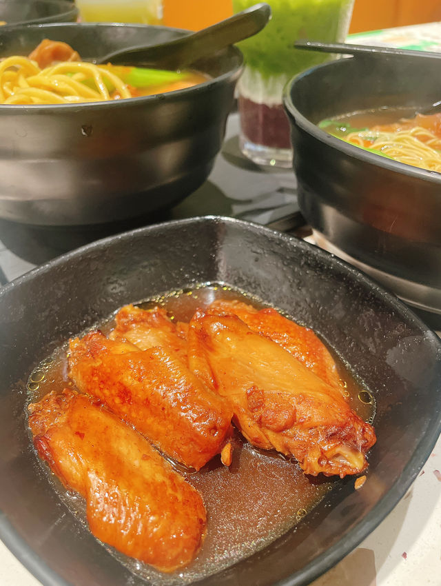 老字號車仔麵🍜一定要試招牌咖哩辣醬～