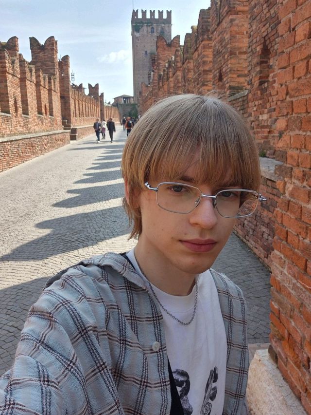 Historic castle in the heart of Verona with a medieval walking bridge