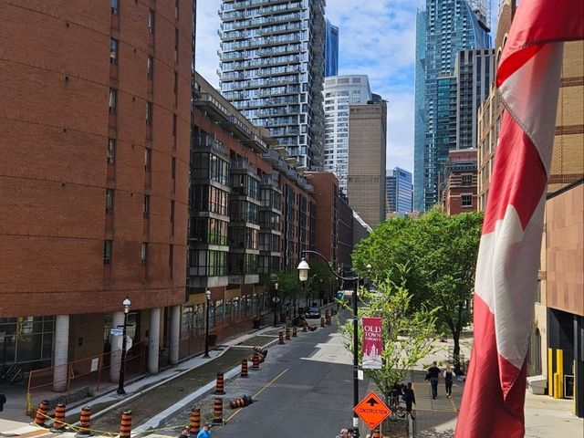 Toronto in 3 Days: From Urban Vibes to Island Sunsets and Historic Castles