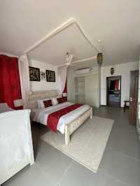 4bedroom all en-suite villa, first row from the beach