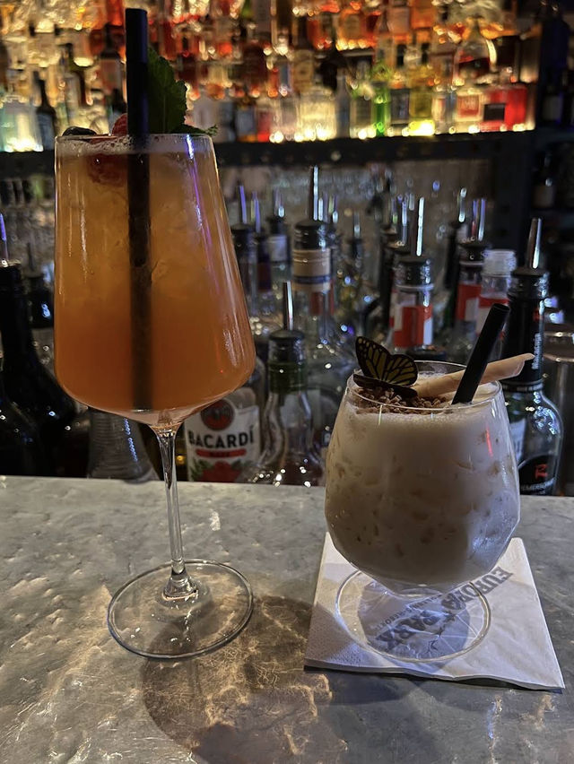 Spirit of St. Louisบาร์ที่พาเราย้อนเวลาแบบมีสไตล์ Spirit of St. Louisบาร์ที่พาเราย้อนเวลาแบบมีสไตล์