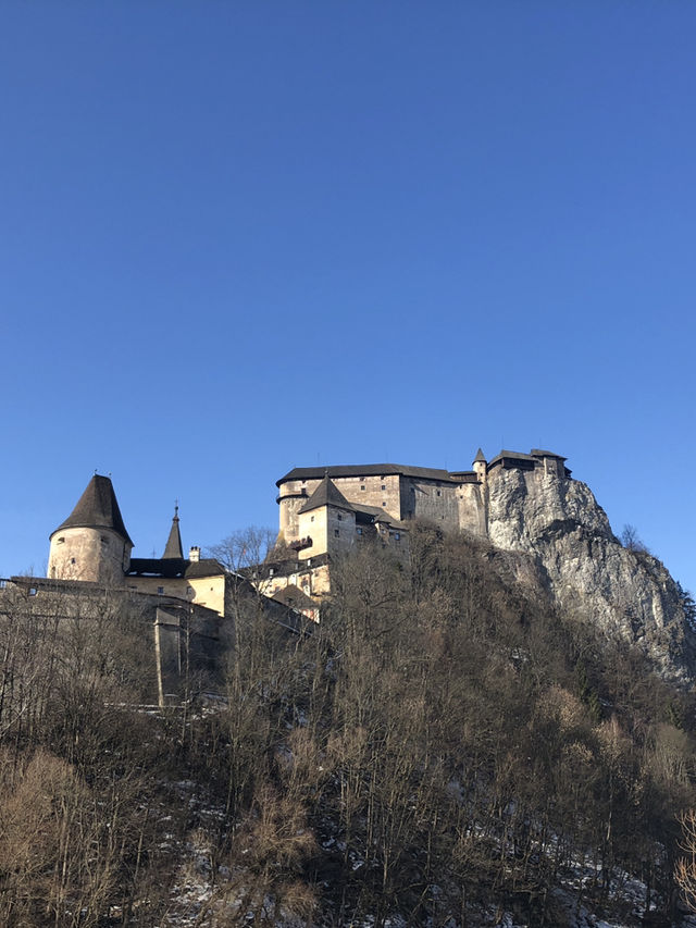 🏰 Orava Castle: Majestic Fortress Above the River 🏰 Orava Castle: Majestic Fortress Above the River