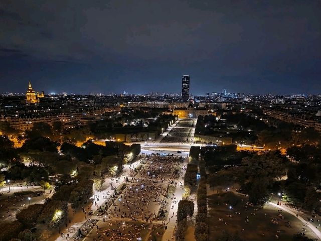 🎃 Spooky Nights Under the Iron Lady: Halloween at the Eiffel Tower 2025! 🗼👻