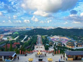 🌤 Nanshan Awakens: Morning Light Over Yantai’s Sacred Hills ⛰️✨