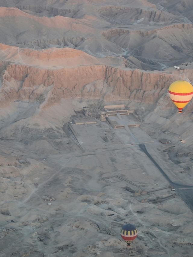 카르나크 신전, 영원의 대회랑 속으로 