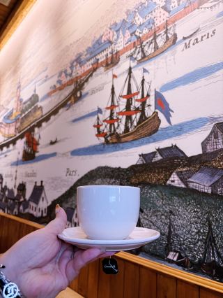 カフェ・モンプラジールで過ごす心地よい午後：ヴィボルグでのティーブレイク