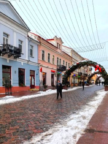 Wandering snowy Sovetskaya Street in Grodno and tasting the best pastries at Raskosha 1795 💗