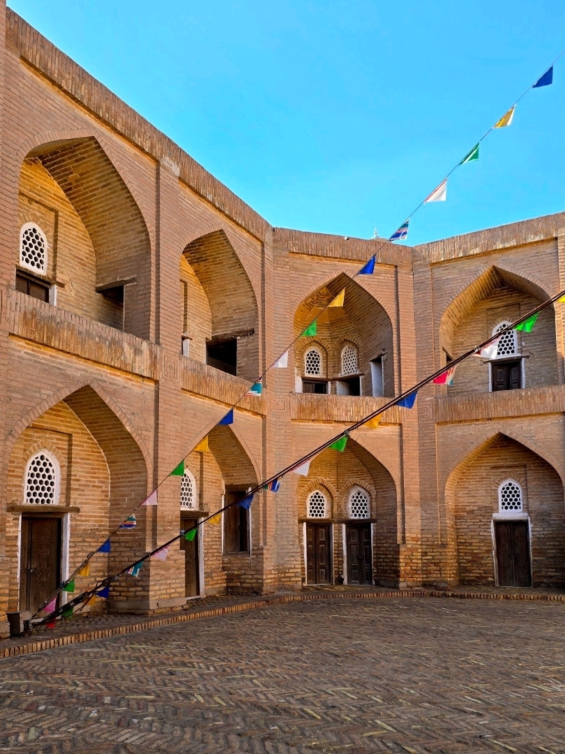 📍 Bí mật của Khiva cổ đại: Khám phá những hujra của Ichan-Kala! 🇺🇿✨
