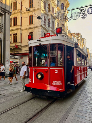 🇹🇷 3 вещи, которые мне нравятся в знаменитых красных трамваях Стамбула ❤️