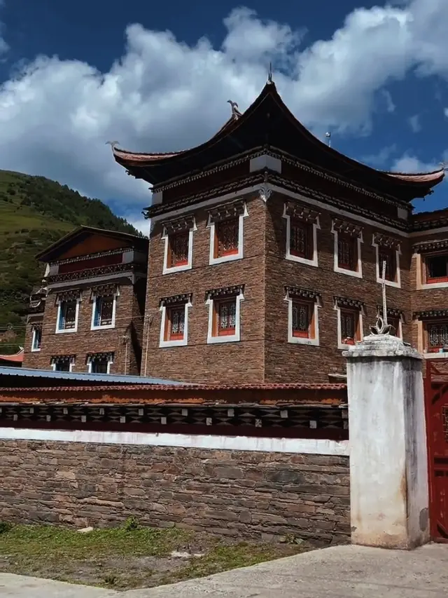 甲居藏寨與世隔絕的美
