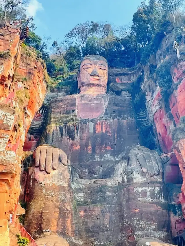 乐山大仏  /  千年未老、静坐して紅塵を見る