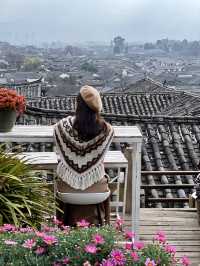 Lijiang Journey/With you yearning for poetry and the distant horizon