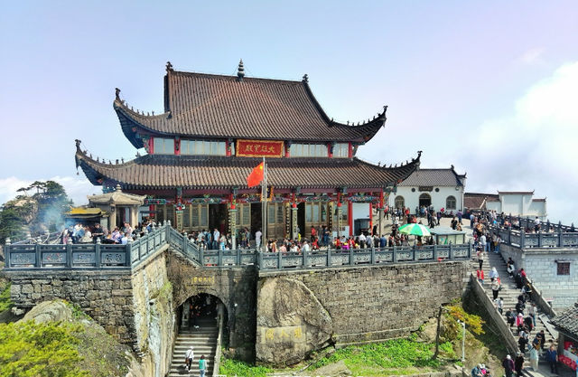 九華山天台寺：佛光普照與攝影絕境的雙重魅力