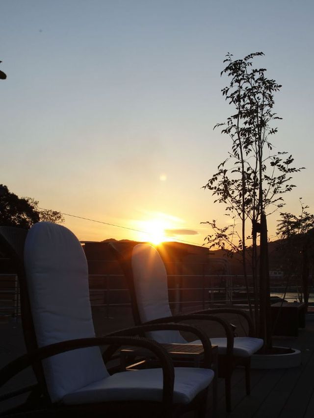 🌟 Toba's Top Stay: Luxe Comfort & Views! 🏨✨