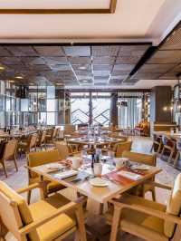 🌟 Vientiane's Crowne Plaza: Luxury & Cuisine Combined 🌟