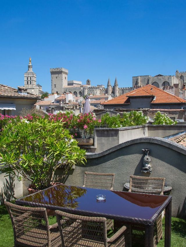 🏰✨ Avignon's Finest: Historic Charm Meets Modern Luxury 🌟
