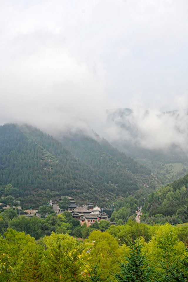 雨中的五台山很美！