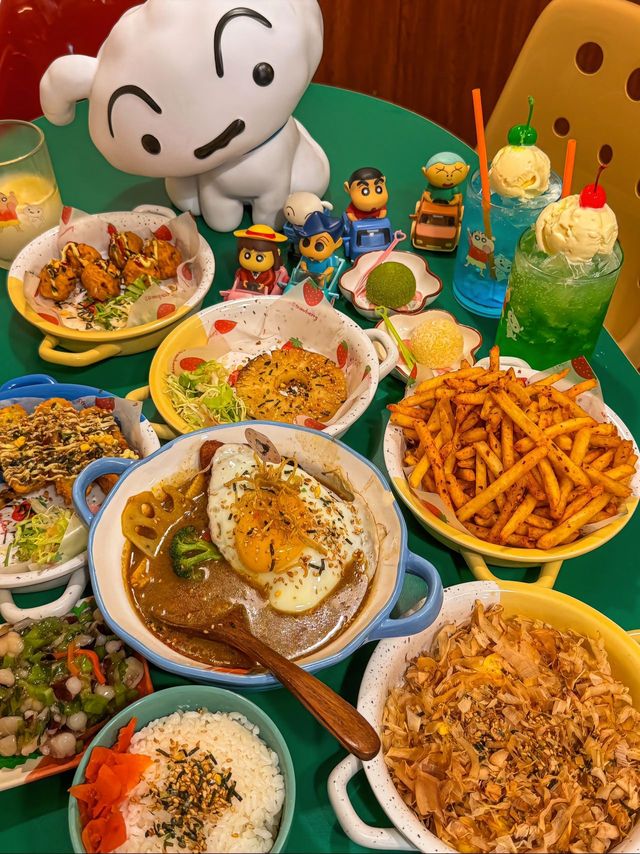 長春桂林路｜蠟筆小新主題的日式食堂。真的太可愛了 環境及餐食滿滿的蠟筆小新風格 肥牛咖喱。