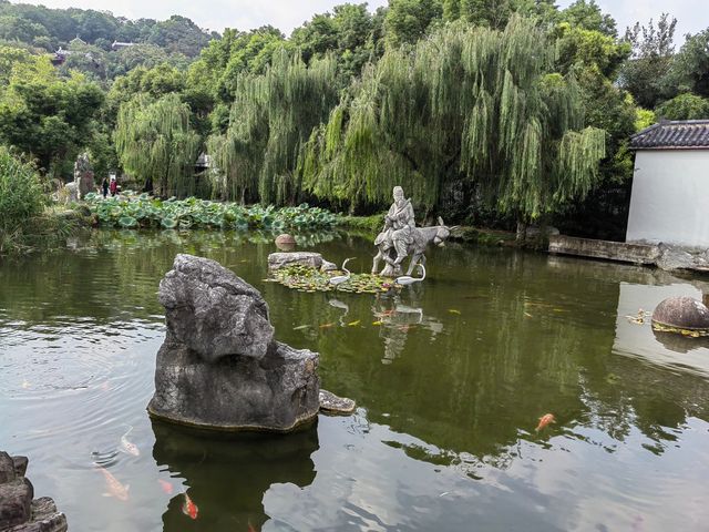 探索張公洞。