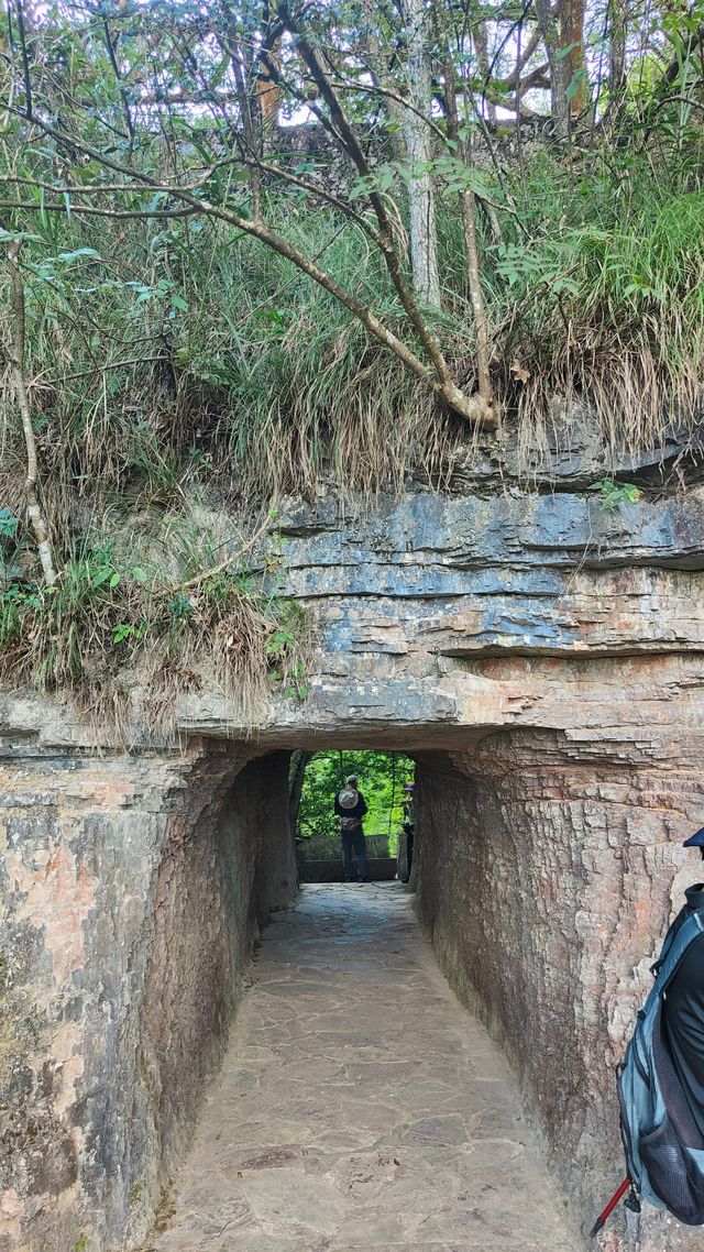 喀斯特世界自然遺產地——施秉雲台山。