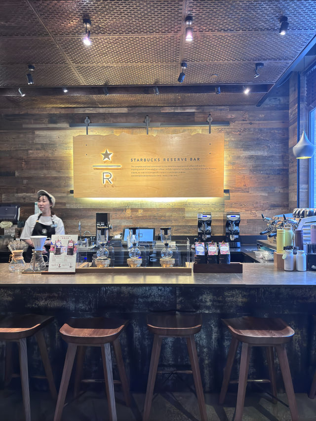 星巴克臻選店～園區回憶的精神標地。