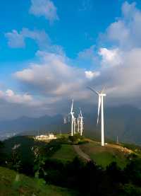 登頂牛草山，氣勢磅礡、心曠神怡。