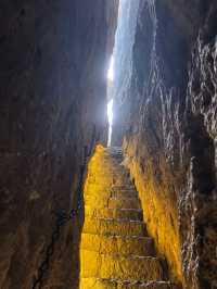 在熊耳山我看到了350多年前的地震遺跡。