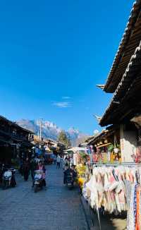 陽光麗江，冬日盛景 在麗江，陽光與雪山撞個滿懷。