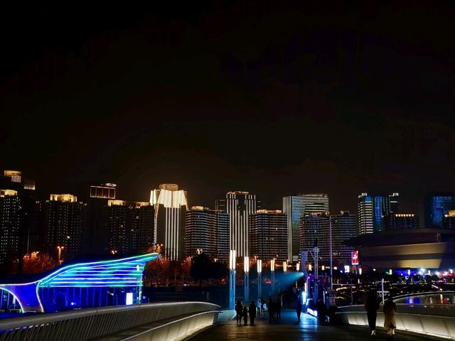 Zhengzhou at Night: A Futuristic Hidden Gem 🌃