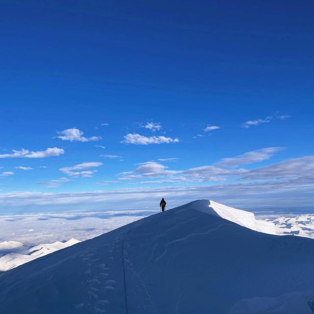那抹勒多曼因藍！攀登6112米技術雪山！
