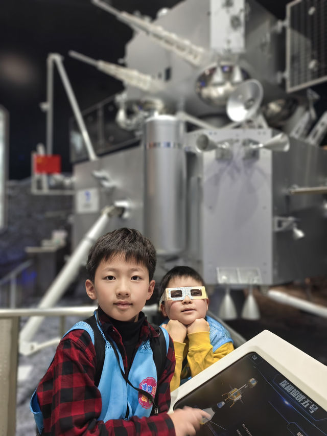 相聚中國科技館，探索科技發展！！！
小小科學家探險日，玩轉科技，快樂成長！🔍