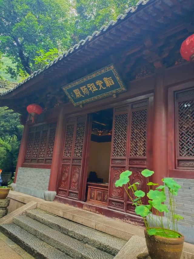 靈隱寺、法喜寺、永福寺人流太多！去韜光寺看看！
