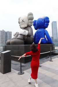 長沙旅遊攻略 | 國金中心超愛拍照打卡機位碼住 國金樓樓頂kaws,必打卡點位建議