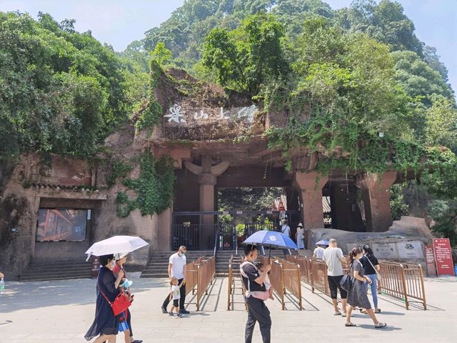 樂山大佛｜千年佛顏臨江瞰世，深度遊玩全攻略