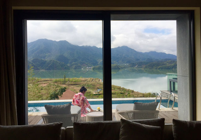 集山、湖、優秀人文建築於一體嘅高級酒店！