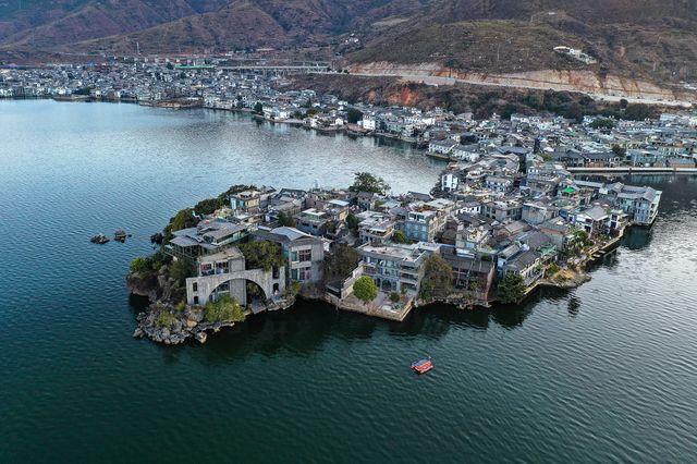 蒼山藏起心事，洱海接住眼淚