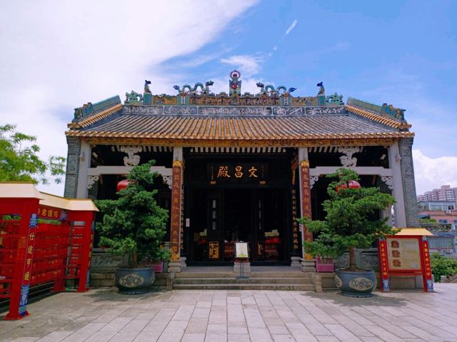 Guangzhou's Sanctuary of Three Faiths: The Yuen Yuen Temple