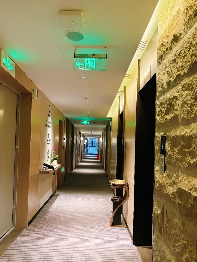 版納告莊超寶藏酒店高空泳池！住到你唔想走