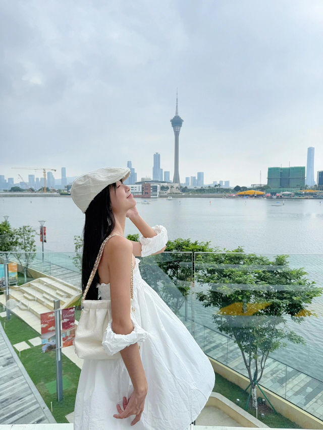 為了澳門塔這個絕佳機位，真的願意來澳門100次！無邊泳池+澳門塔+城市景觀同框，畫面感直接拉滿，每張都像海報一樣靚😭 