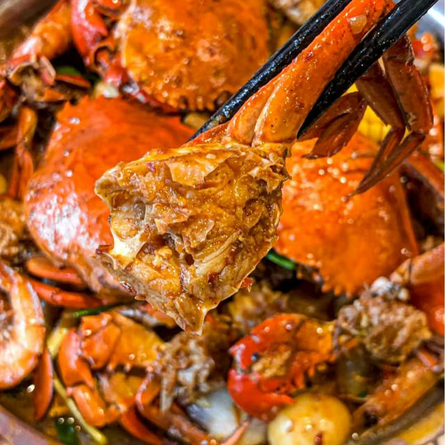 呢間肉蟹煲真係好食到爆燈