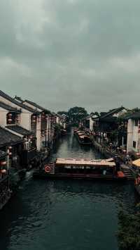 - 夜泊山塘，醉入姑蘇