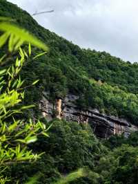 #天水淨土寺｜千年古剎藏在仙人崖，陰雨天氛圍感拉滿！   隱世古剎！四大石窟外的禪意秘境！  