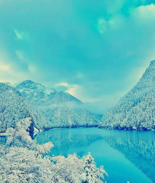 冬幻九寨365天倒映嘅仙境全部喺晒度喇 想逃離城市?一秒鐘墜入藍色仙境!九寨溝嘅冬天真係被嚴 冬幻九寨365天倒映嘅仙境全部喺晒度喇 想逃離城市?一秒鐘墜入藍色仙境!九寨溝嘅冬天真係被嚴