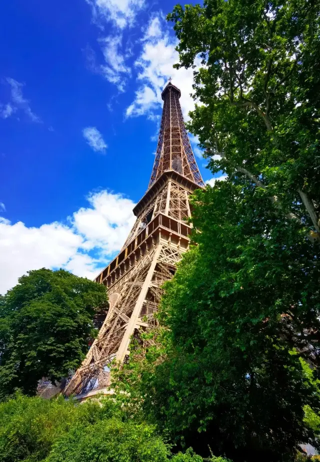 France Romantic 8-Day Travel Guide