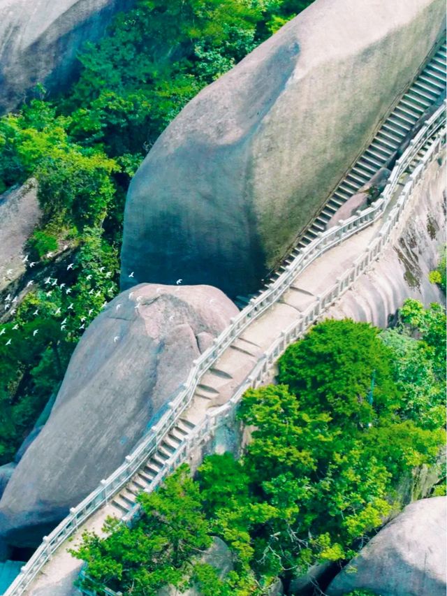 傳說天柱山是：「天帝的寶座」，古時仙人曾在此煉丹