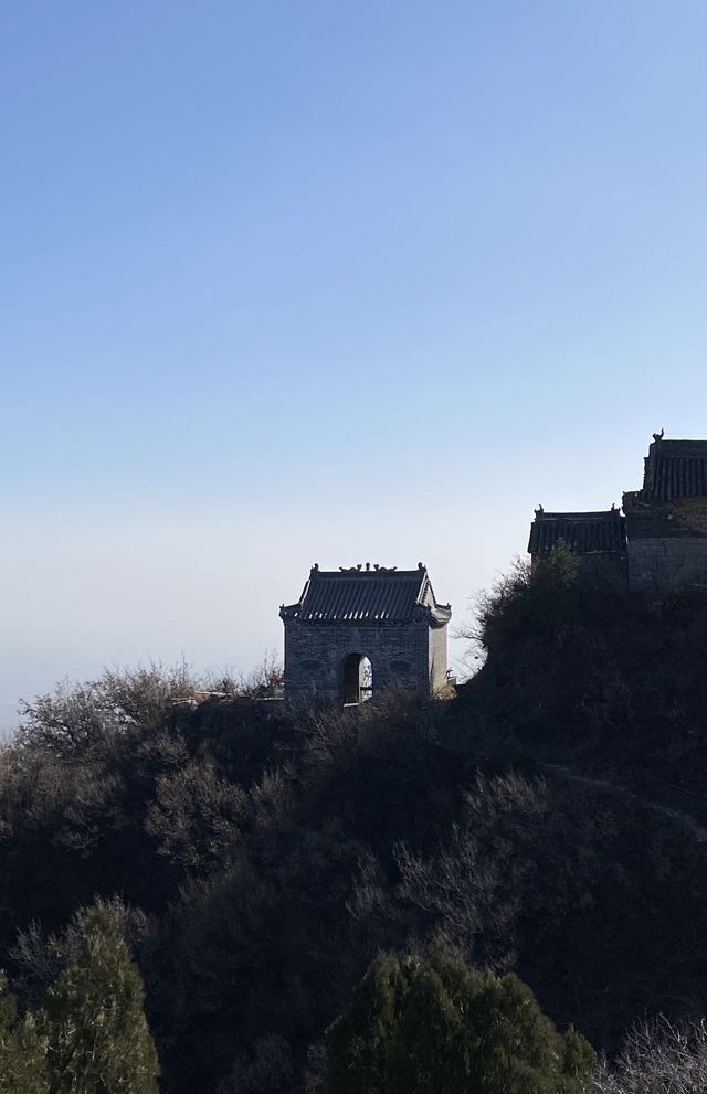 攀越絕壁 · 洞見神鷹 | 九里溝秘徑探幽指南 攀越絕壁 · 洞見神鷹 | 九里溝秘徑探幽指南