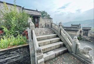 陽泉石評梅祖居：百年の古宅に息づく民国の風骨