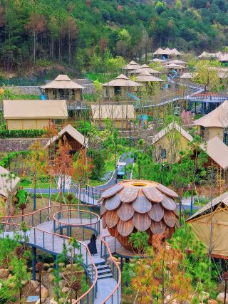 In Hengdian! Encounter a fairytale-like family vacation hotel