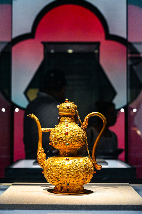 121 Palace Museum Treasures: The Fengxian Museum's Qianlong