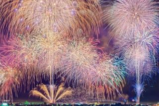 感動の花火！日本富山の夏の必見海上花火大会が7月に開催